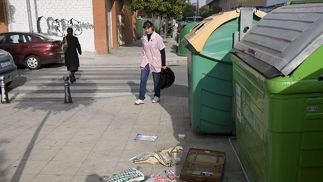 Trabajos sociales en vez de multas para los indigentes que rebusquen comida en la basura