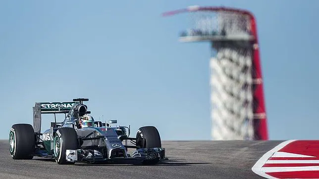 Hamilton lidera la primera sesión libre