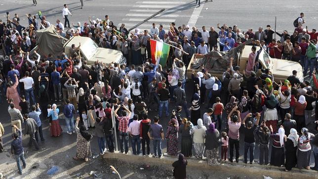 Los bombardeos de la alianza aseguran la llegada de los primeros «peshmerga» a Kobani