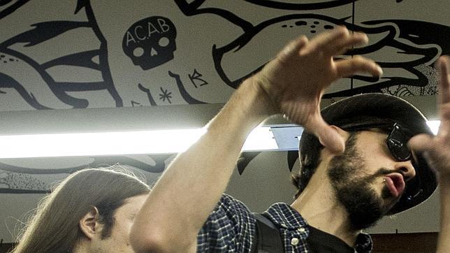 Grafiti ofensivo hacia los policías en un mural de la «Línea Zero» del Metro