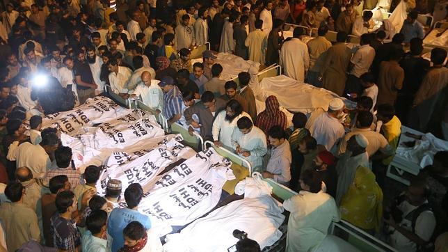 Al menos 48 muertos y 50 heridos en un ataque suicida en Pakistán