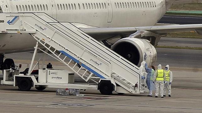 Multa de 2.500 euros por gastar una broma sobre el ébola en un vuelo a Dublín