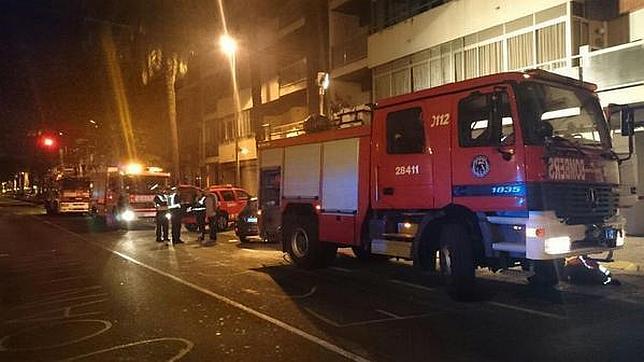 El incendio de un edificio en Tavernes de la Valldigna obliga a evacuar a 30 personas