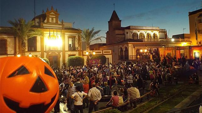 El Halloween más solidario recoge 300 kilos de alimentos en Gines