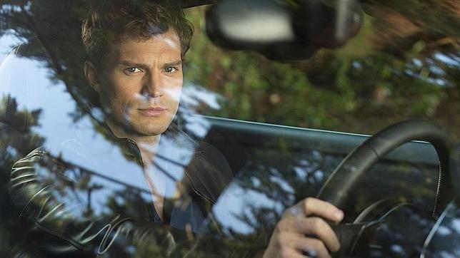 Jamie Dornan no aparece totalmente desnudo en «50 sombras de Grey» por contrato