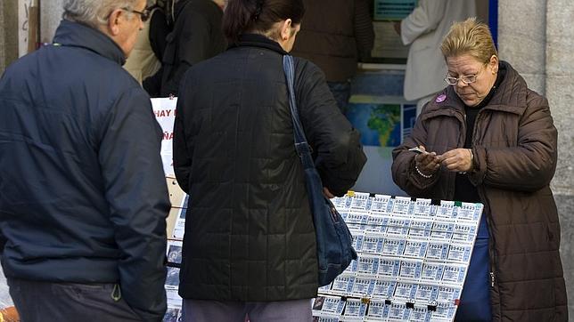 El Gobierno justifica la caída en la venta de lotería a la crisis, no a su tributación