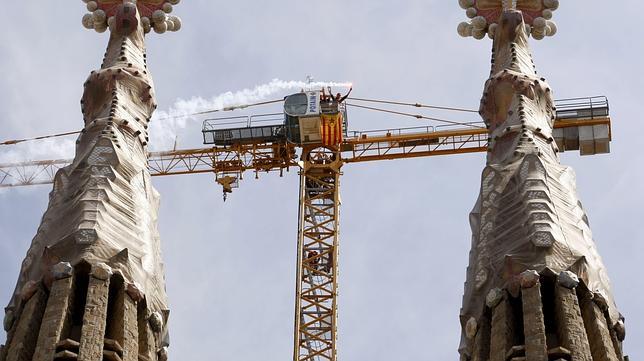 Despliegan la bandera catalana independentista en la Sagrada Familia