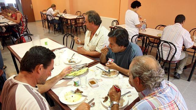 Los andaluces prefieren Cáritas a los servicios sociales