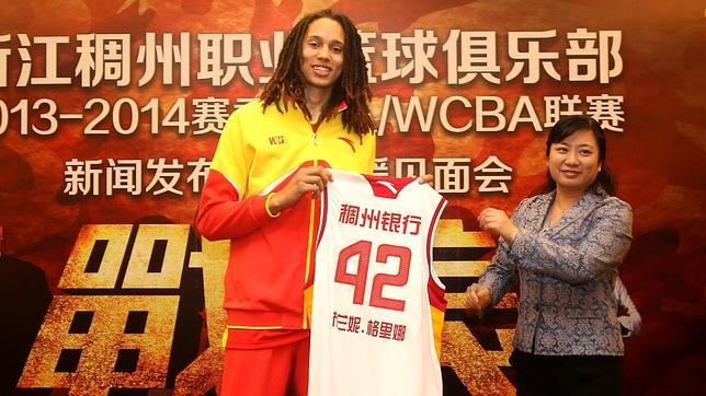 Acuchillan a Brittney Griner en China