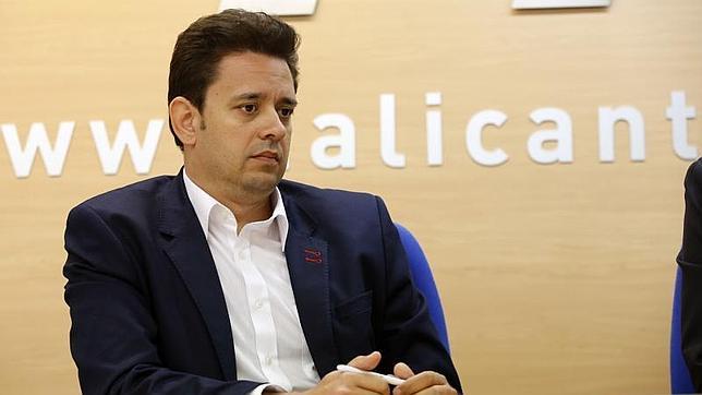 Zaplana, secretario general del PP en Alicante, no admite lecciones de Echávarri