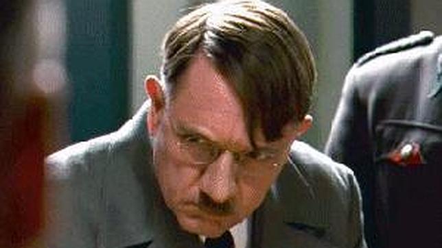 Schneider no logra representar mínimamente a Hitler ni como parodia