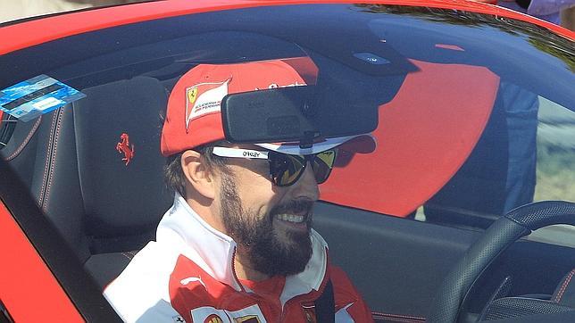 Alonso no descarta renovar por Ferrari