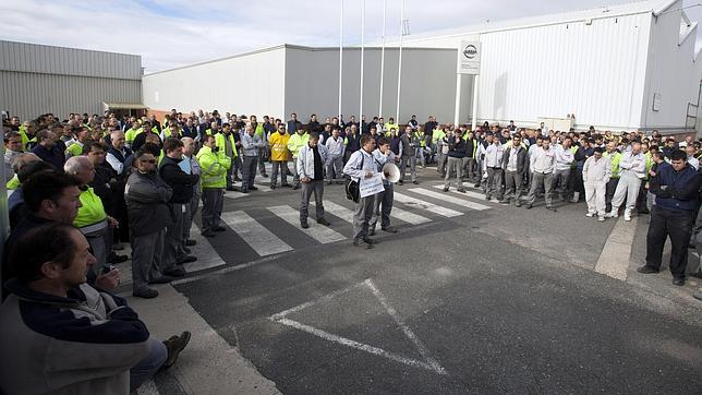 La dirección de Nissan ofrece un plan de bajas incentivadas y traslados a la planta de Ávila