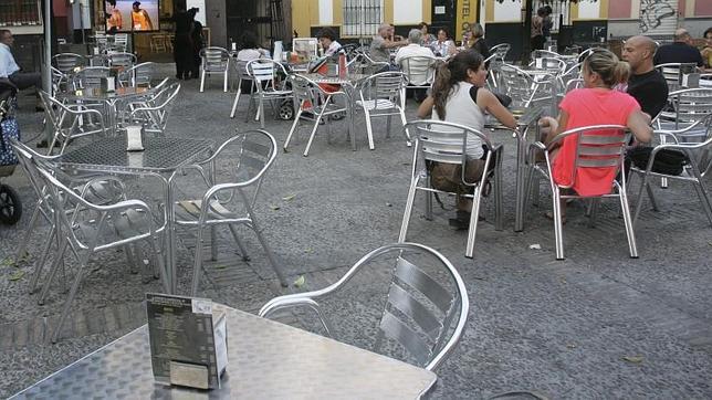 El TS condena al dueño de un bar de Granada a 4 años de cárcel por los ruidos de la terraza en verano