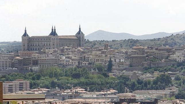 La Sierra de Layos, al fondo