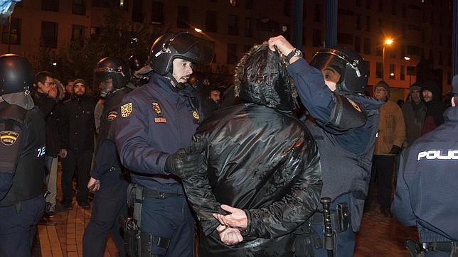 Escrache al alcalde y al menos un detenido en la tercera noche de disturbios en Burgos