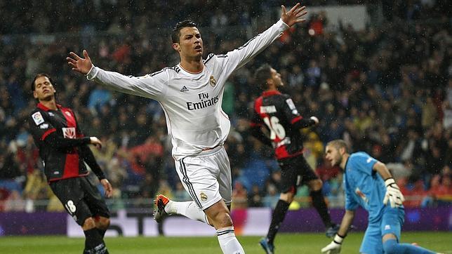 Cristiano Ronaldo celebra el primer gol contra el Rayo la temporada pasada. 5-0 venció el Real Madrid en el Bernabéu