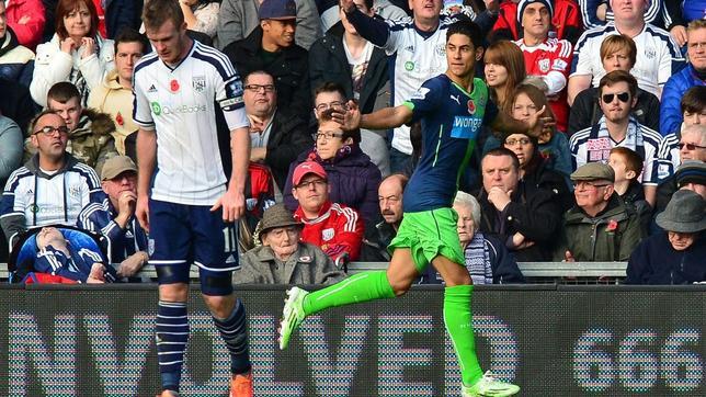 Ayoze asombra en la Premier con un golazo