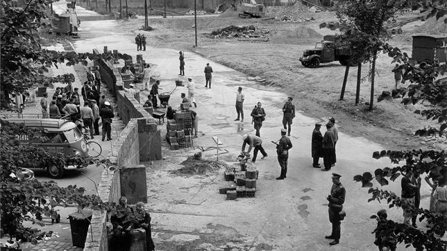 Construcción del muro de Berlín