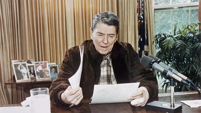 El presidente Reagan lanza su último mensaje a la nación desde el Despacho Oval