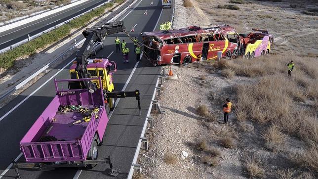 El autobús de Murcia cayó por el terraplén por exceso de velocidad