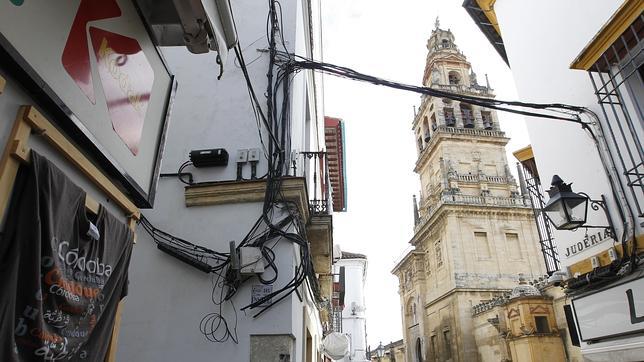 El entorno de la Mezquita-Catedral se limpiará de cableado