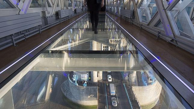 El nuevo suelo de cristal del Puente de la Torre de Londres, no apto para todos los públicos