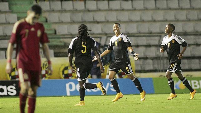 La nueva hornada de la sub-21 debuta con goleada en contra