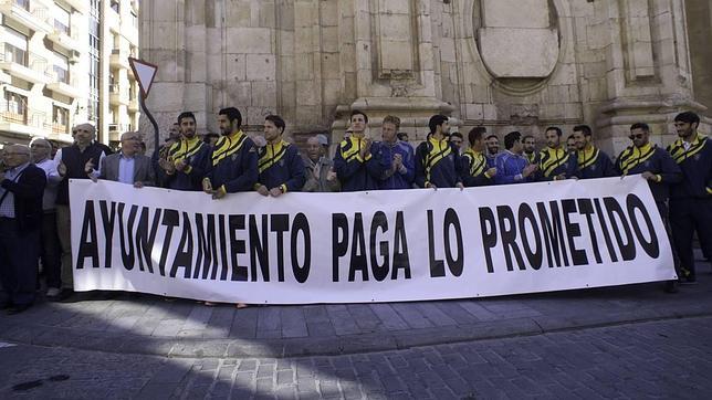 Los dramas del Orihuela y el Aviación, las lágrimas del fútbol modesto