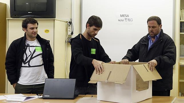Oriol Junqueras, de ERC, a punto de contar las papeletas