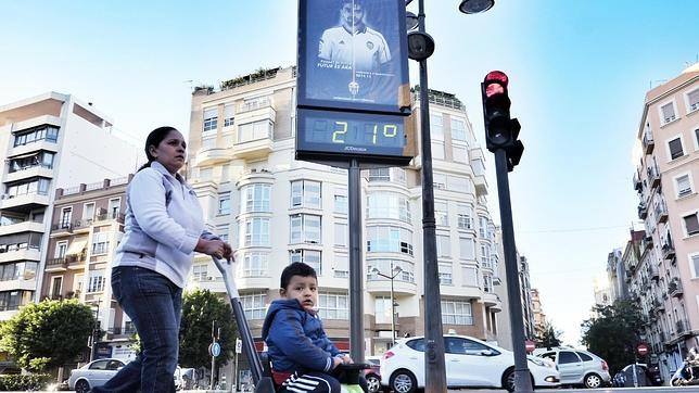 El poniente dispara las temperaturas tras el días más frío en nueve meses