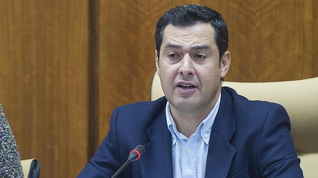El presidente del PP-A, Juanma Moreno, duda «muchísimo» que el PSOE expulse a Chaves y Griñán si son imputados por los ERE