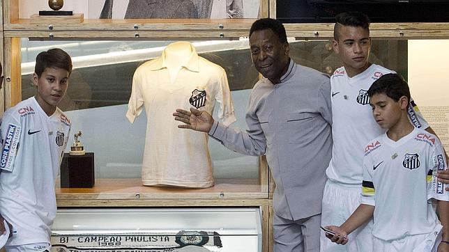 Pelé recibe el alta tras ser hospitalizado por unos problemas estomacales