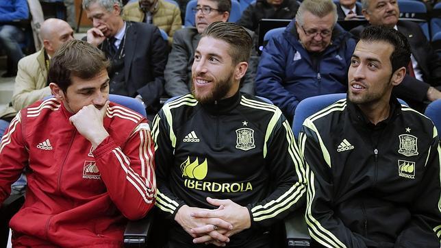 Casillas, Ramos y Busquets, jugadores de la selección española de fútbol