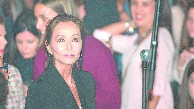 Enrique Iglesias rescata la sonrisa de Isabel Preysler «bailando»