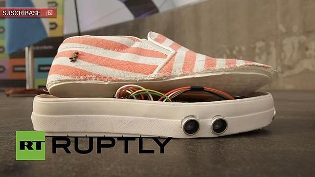 Crean unos revolucionarios zapatos para permitir a los ciegos caminar sin bastón