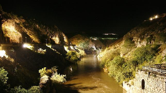 Iluinación de las riberas del río Tajo a su paso por la ciudad