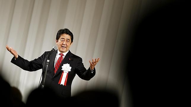 Japón decide posponer hasta 2017 la subida del IVA prevista para el año que viene