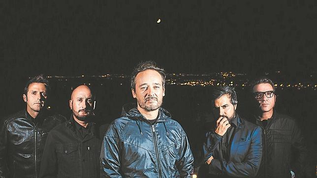 Love of Lesbian cancela su concierto de este jueves en Fibes