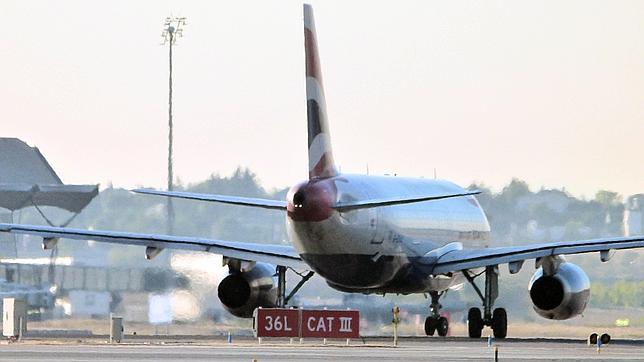 La pista más larga de Barajas se cerrará casi un mes por obras, en 2015