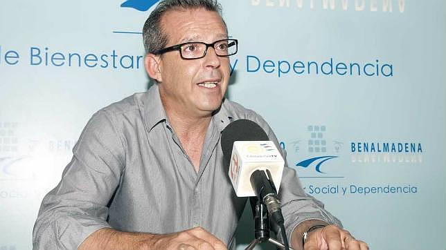 El PP de Benalmádena destituye al primer de teniente alcalde por mantener a un alto cargo condenado por intrusismo