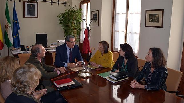 El Ayuntamiento recibe la resolución para iniciar el Programa Emplea 30+