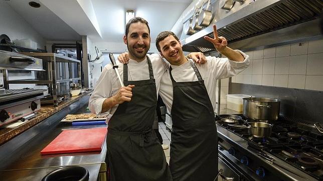 Los cocineros que lideran el restaurante Nova de Ourense, Julio Sotomayor (a la izquierda) y Daniel Guzmán