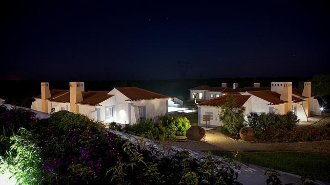 La decoración de estas casas se basa en el corcho