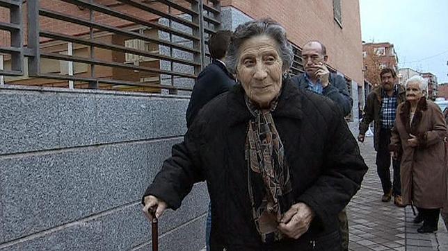 El Rayo ayudará económicamente a la anciana desahuciada en Vallecas