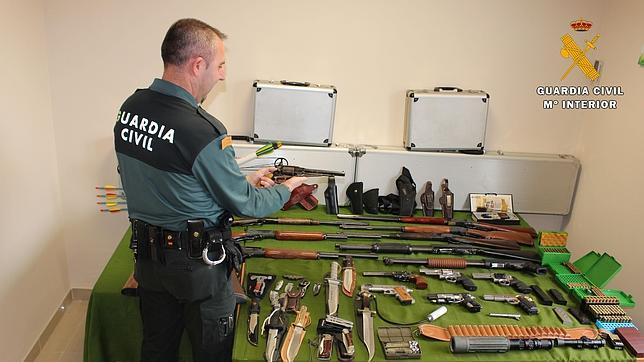 Arrestan a un hombre con un arsenal