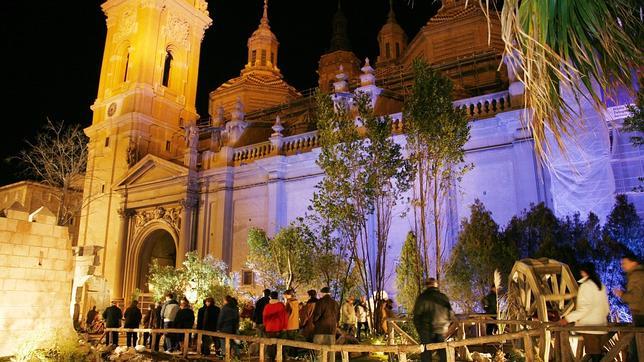 Espléndido Belén navideño a tamaño real ubicado cada año en la Plaza de la Basílica de El Pilar, en Zaragoza