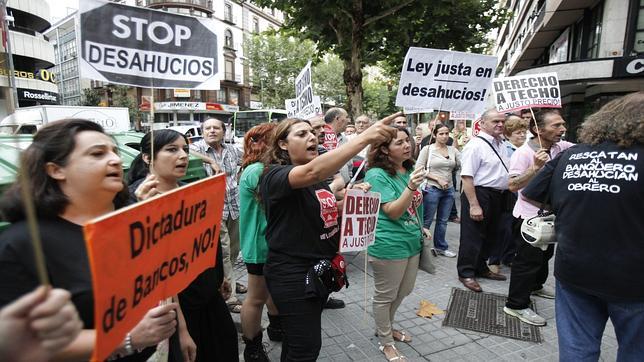 La cifra de imputados por ocupar pisos asciende a medio centenar