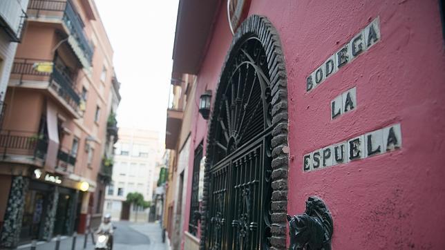 El cierre de seis bares no acalla el ruido en torno a la Alfalfa