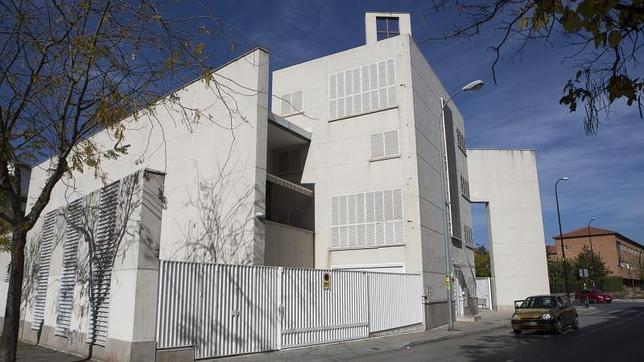 Vecinos de Román, uno de los sacedotes detenidos por abusos en Granada: «Conducía una gran moto y montaba en bici»